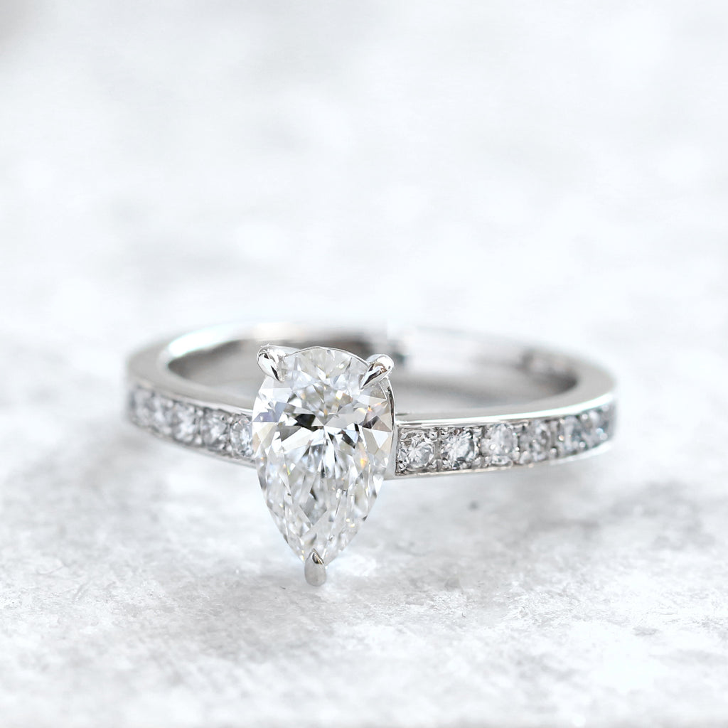 ペアシェイプカットダイヤモンドリング PT – JaMais Jewelry