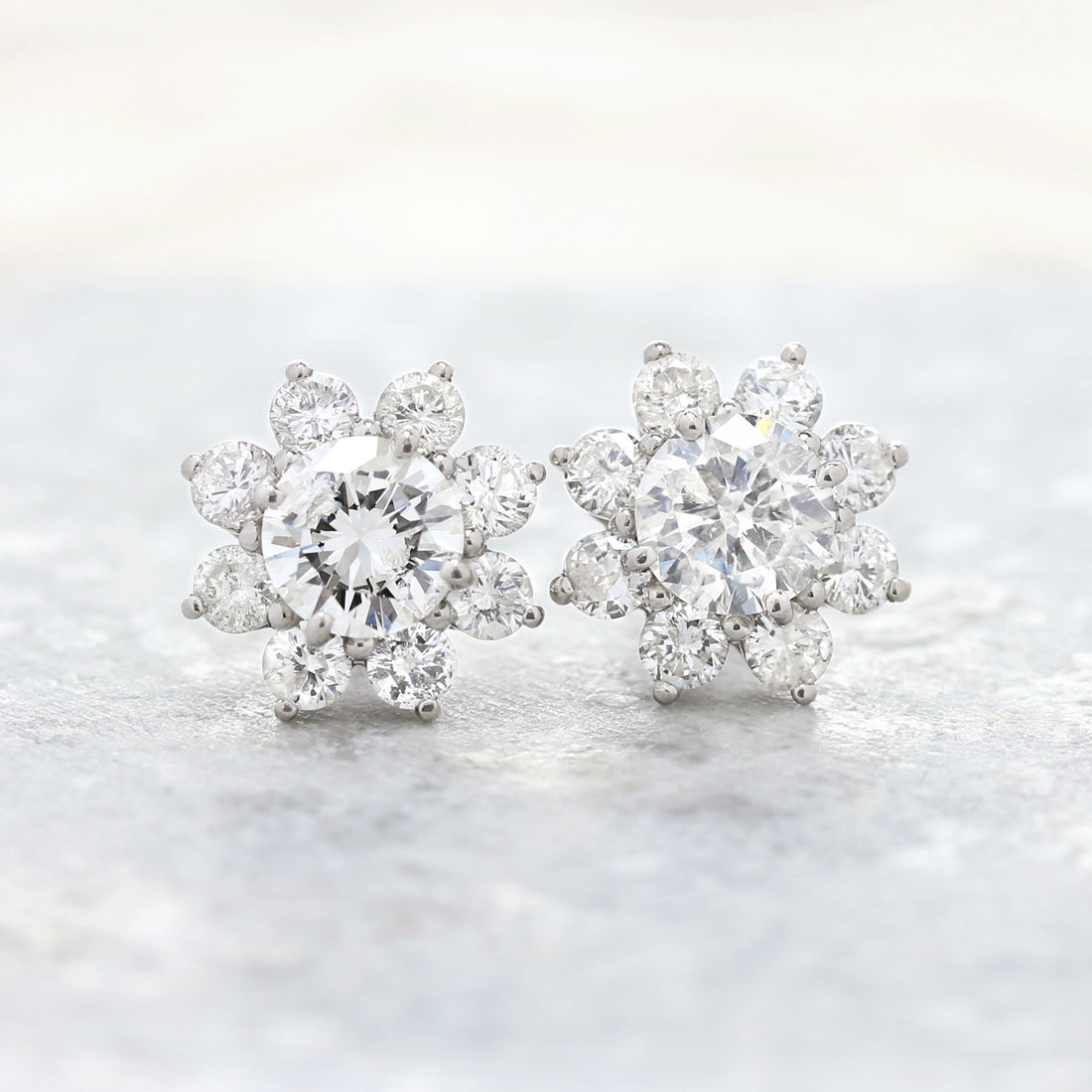 フラワーダイヤモンドピアス　PT