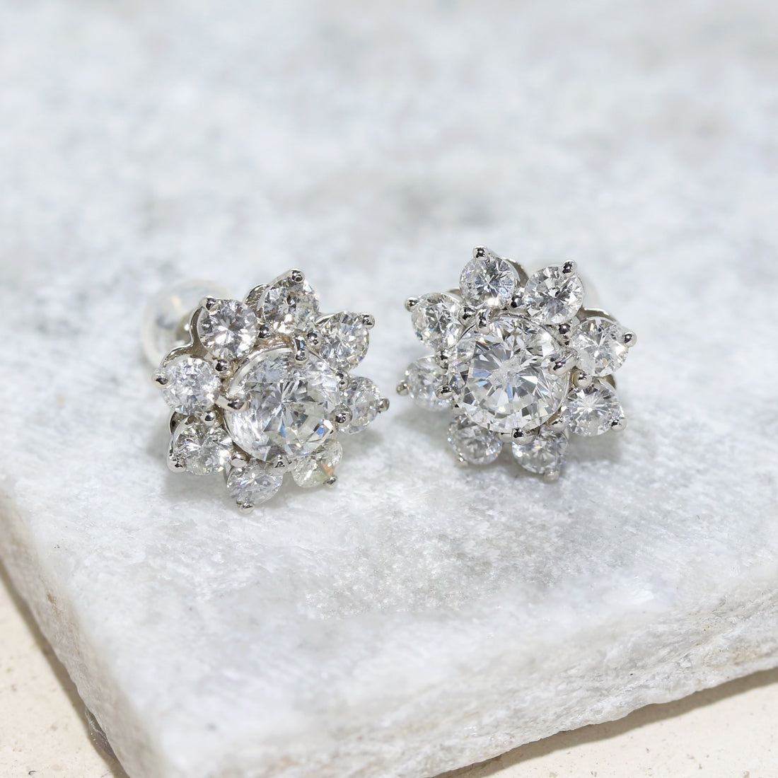 フラワーダイヤモンドピアス　PT