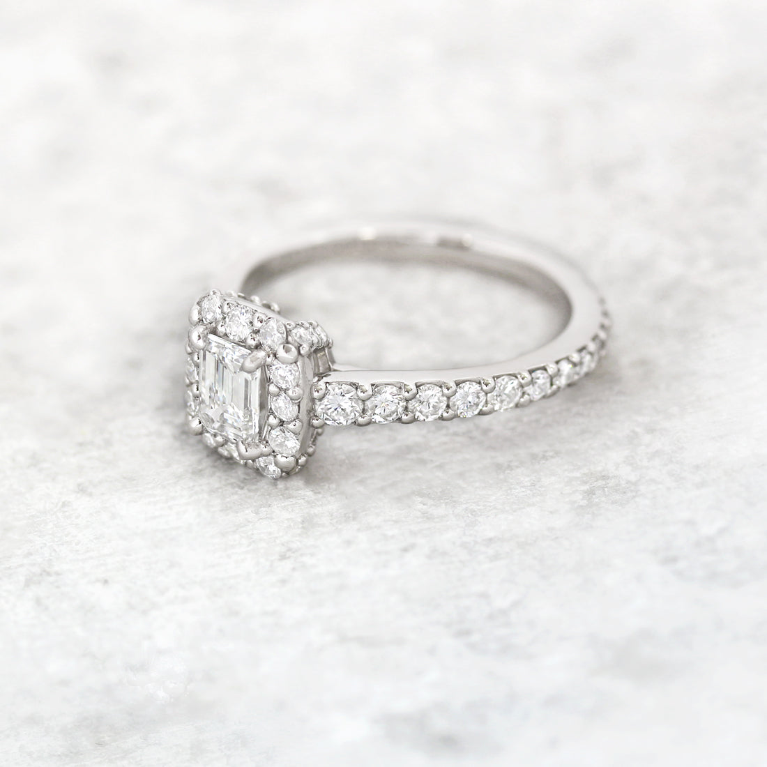 Etincelle -エタンセル-<br>エメラルドカット　ダイヤモンドリング　PT