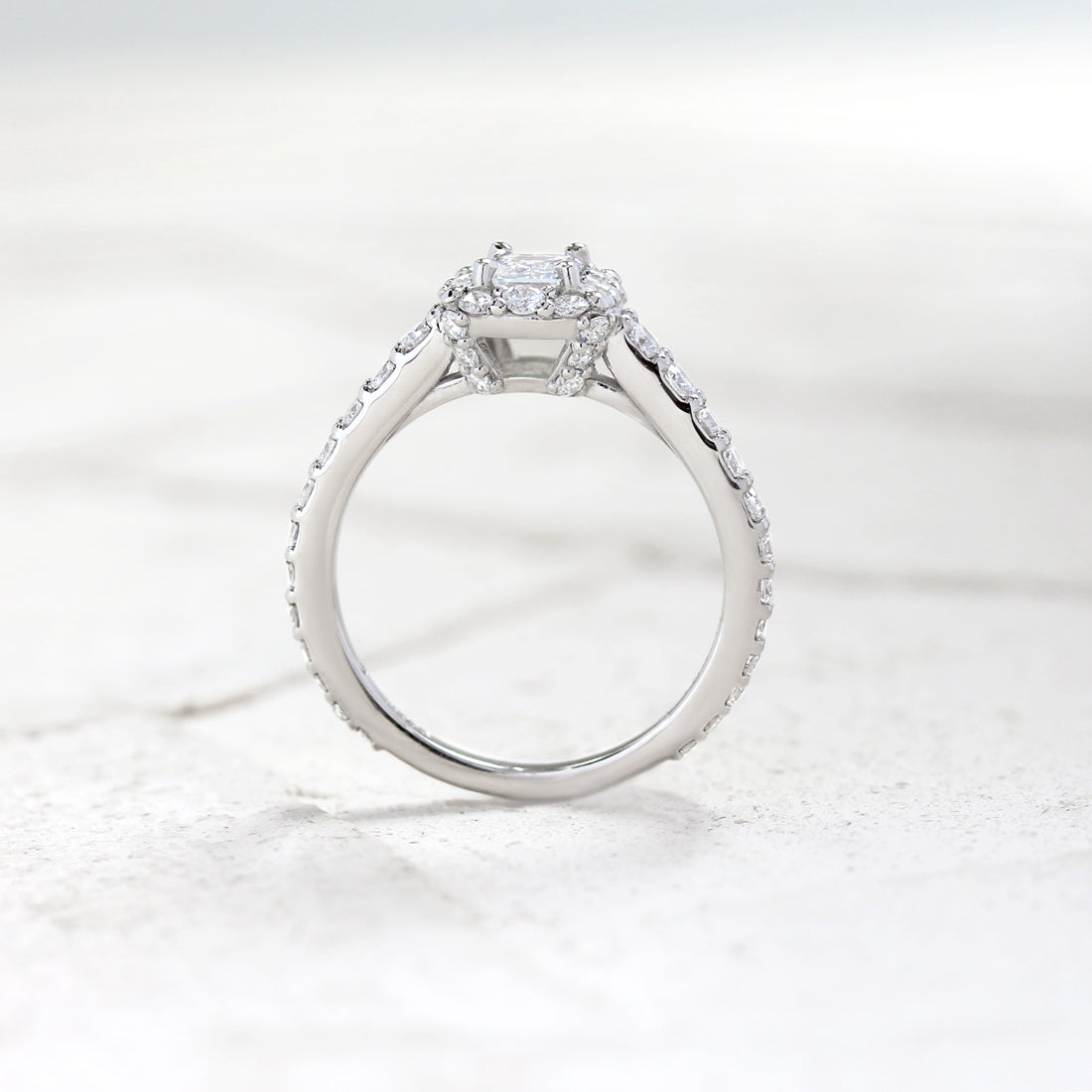 Etincelle -エタンセル-<br>エメラルドカット　ダイヤモンドリング　PT