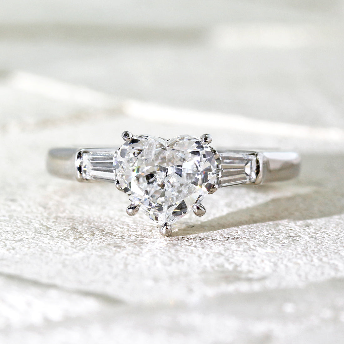 ハートシェイプカット ダイヤモンドリング　PT