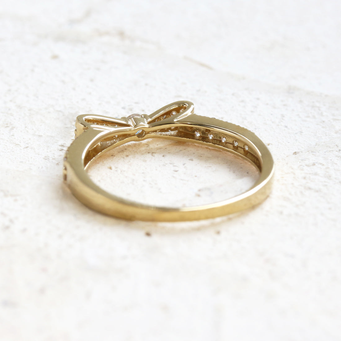 リボン　ダイヤモンドリング