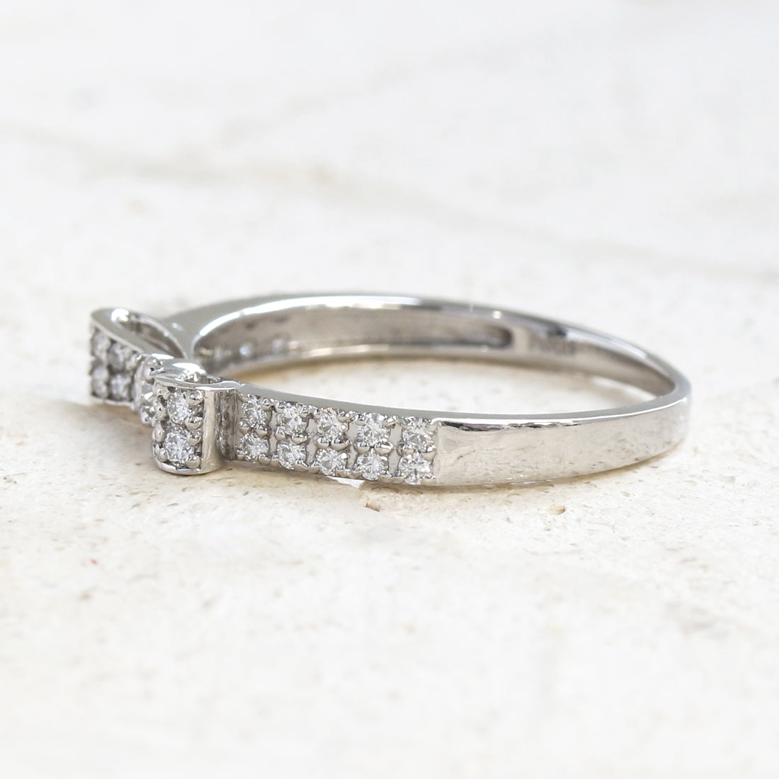 リボン　ダイヤモンドリング