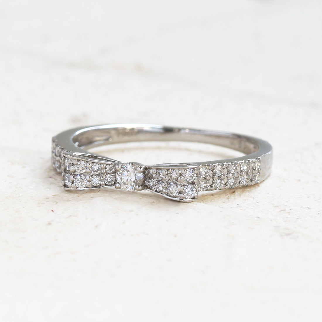 リボン　ダイヤモンドリング