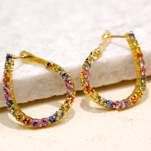 マルチカラーサファイアピアス YG – JaMais Jewelry マルチカラーサファイアピアス YG – JaMais Jewelry