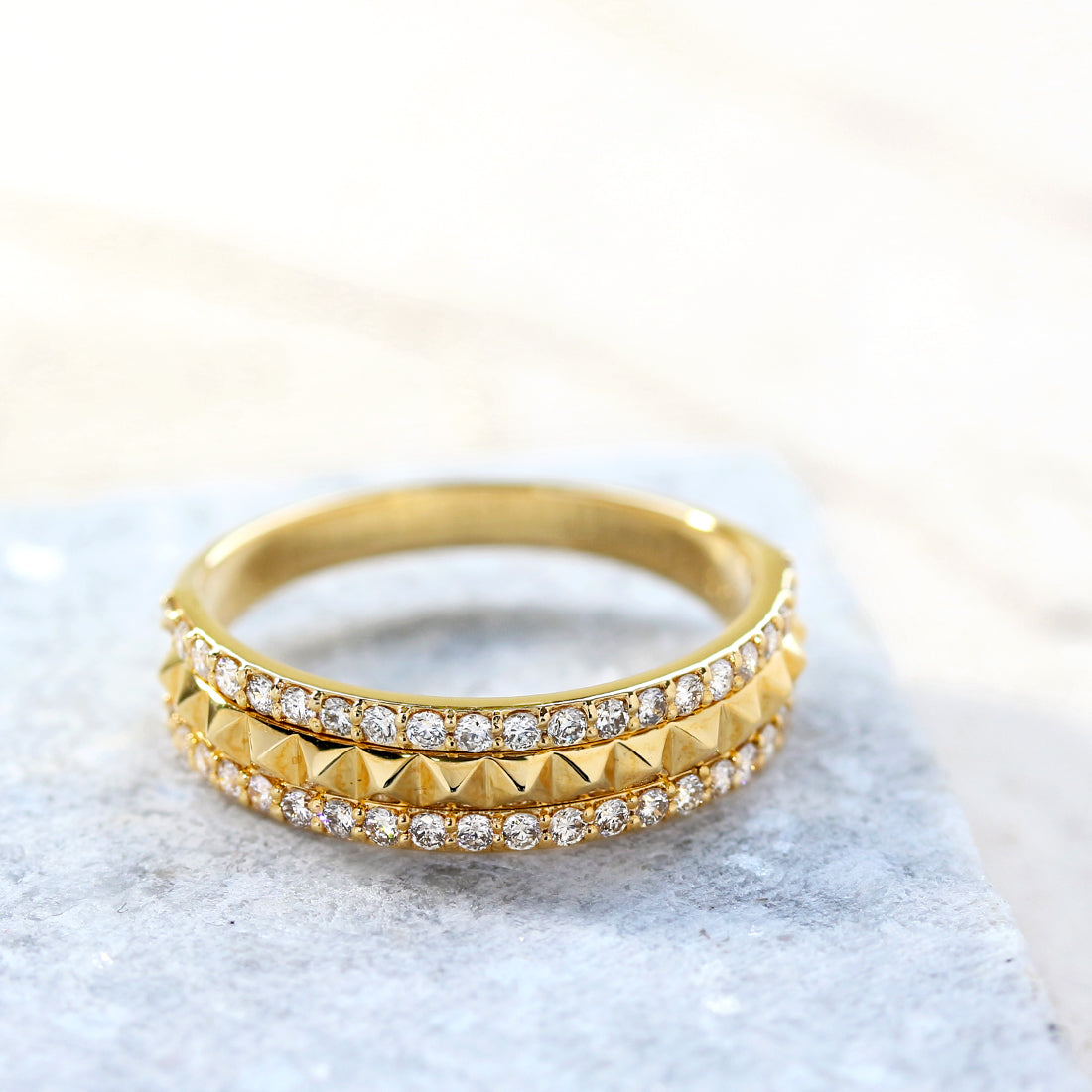 ダイヤモンドスタッズリング YG – JaMais Jewelry