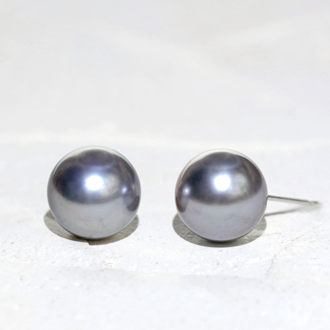 Aurora -オーロラ- 黒蝶パールピアス – JaMais Jewelry