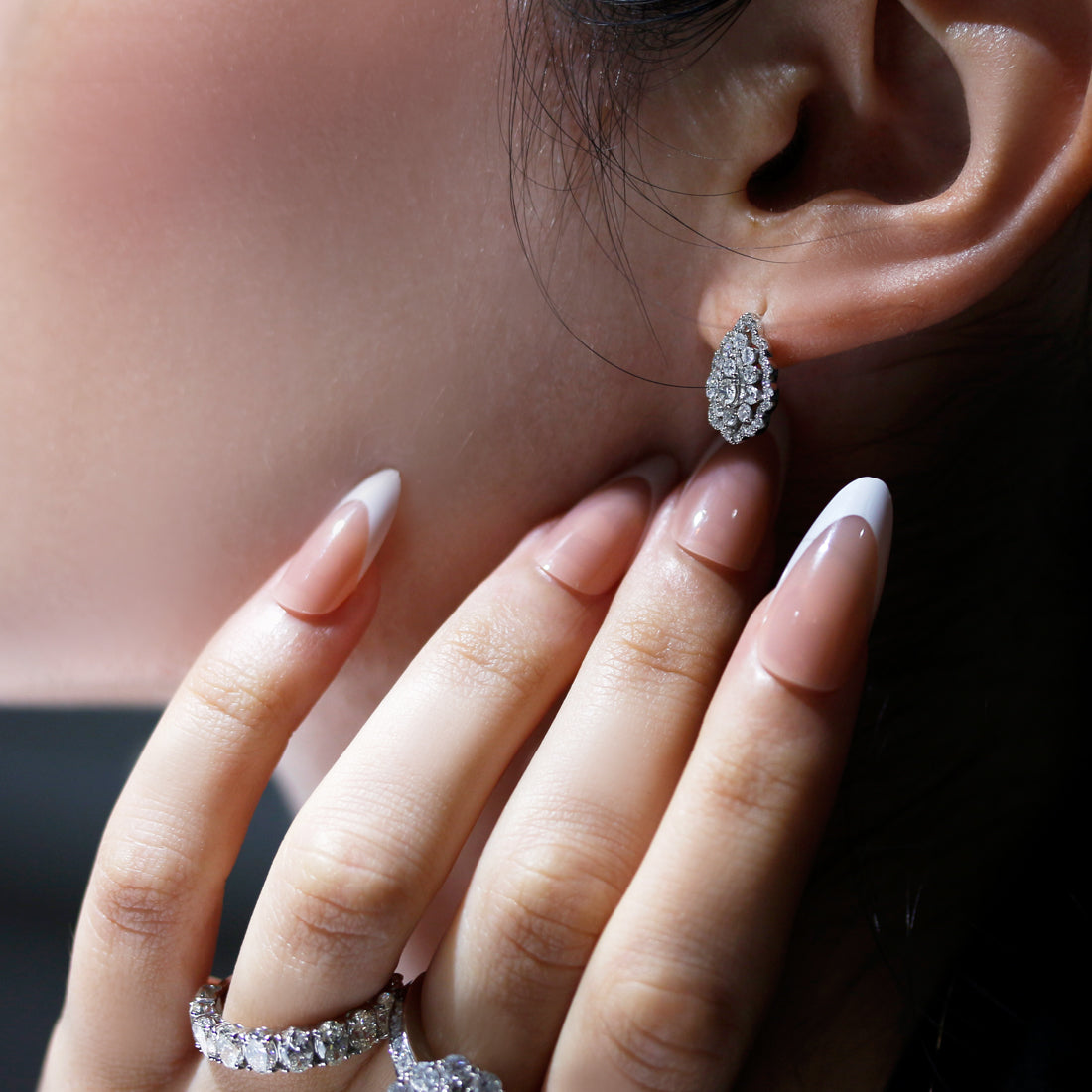 ティアドロップモチーフ ダイヤモンドピアス　PT