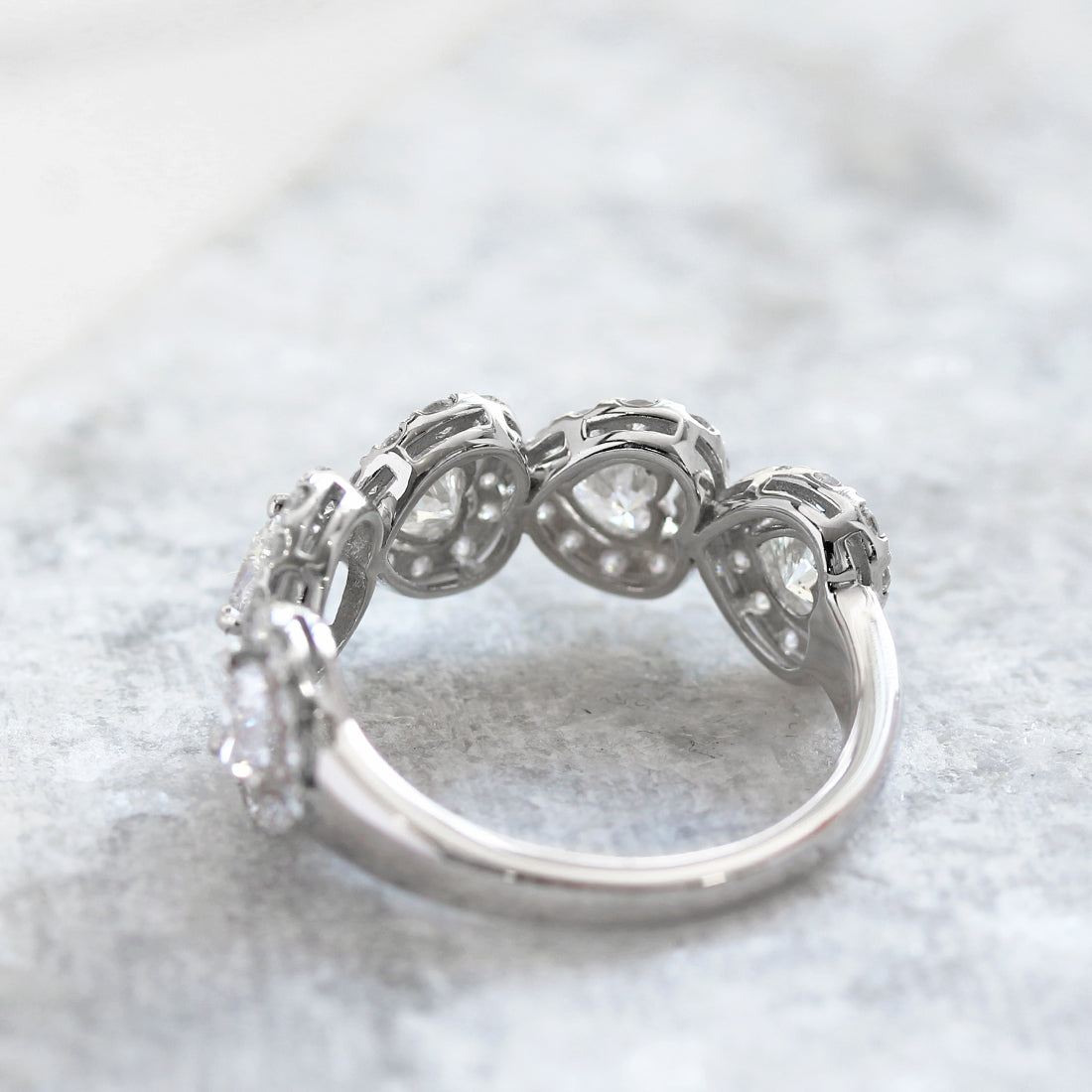 ハートヘイロー　ハーフエタニティダイヤモンドリング　PT