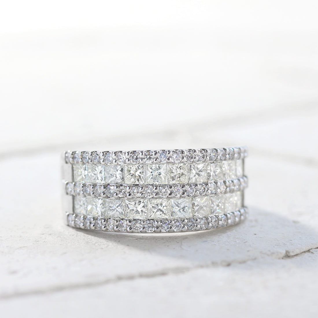 プリンセスカット＆ラウンド　ハーフエタニティダイヤモンドリング　PT