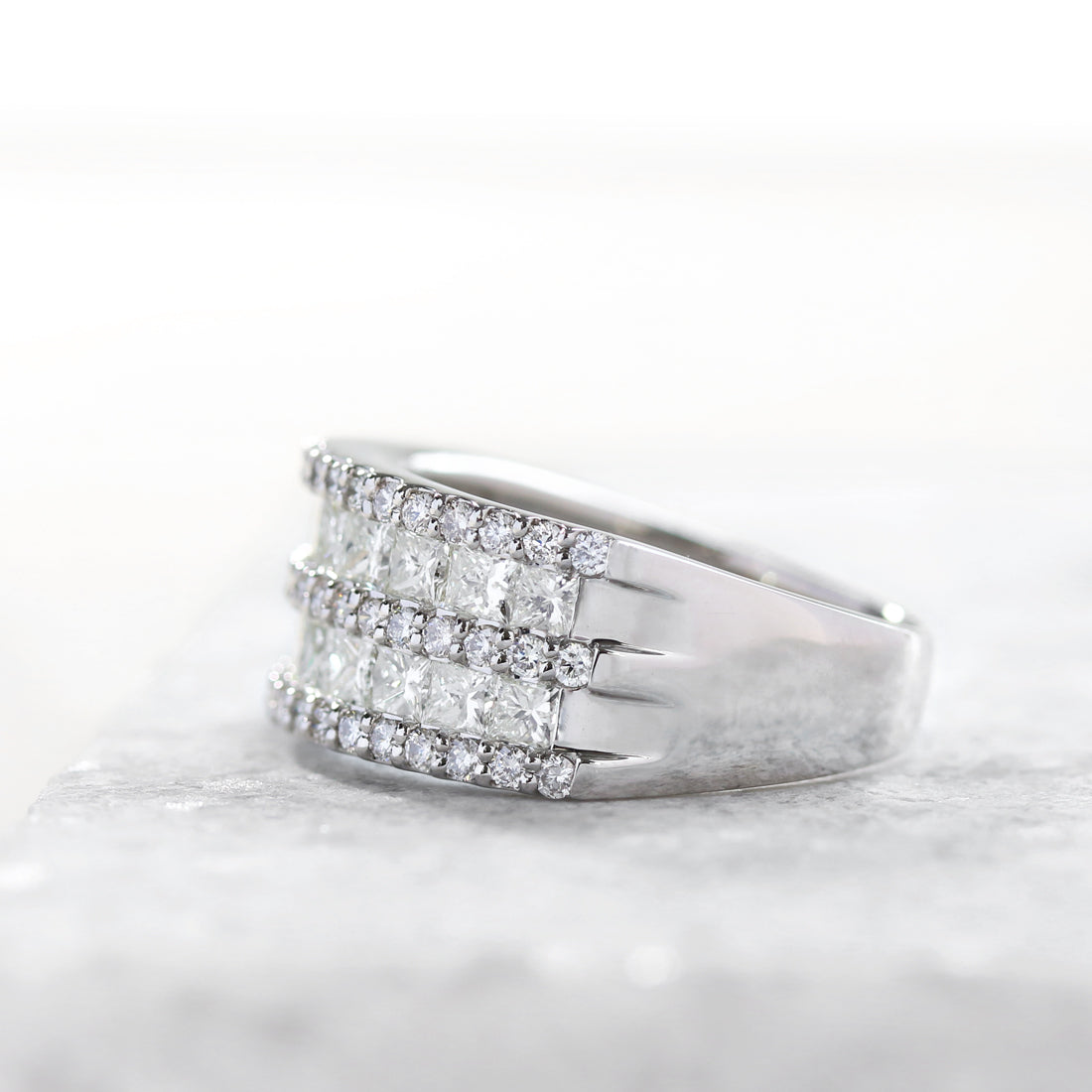 プリンセスカット＆ラウンド　ハーフエタニティダイヤモンドリング　PT