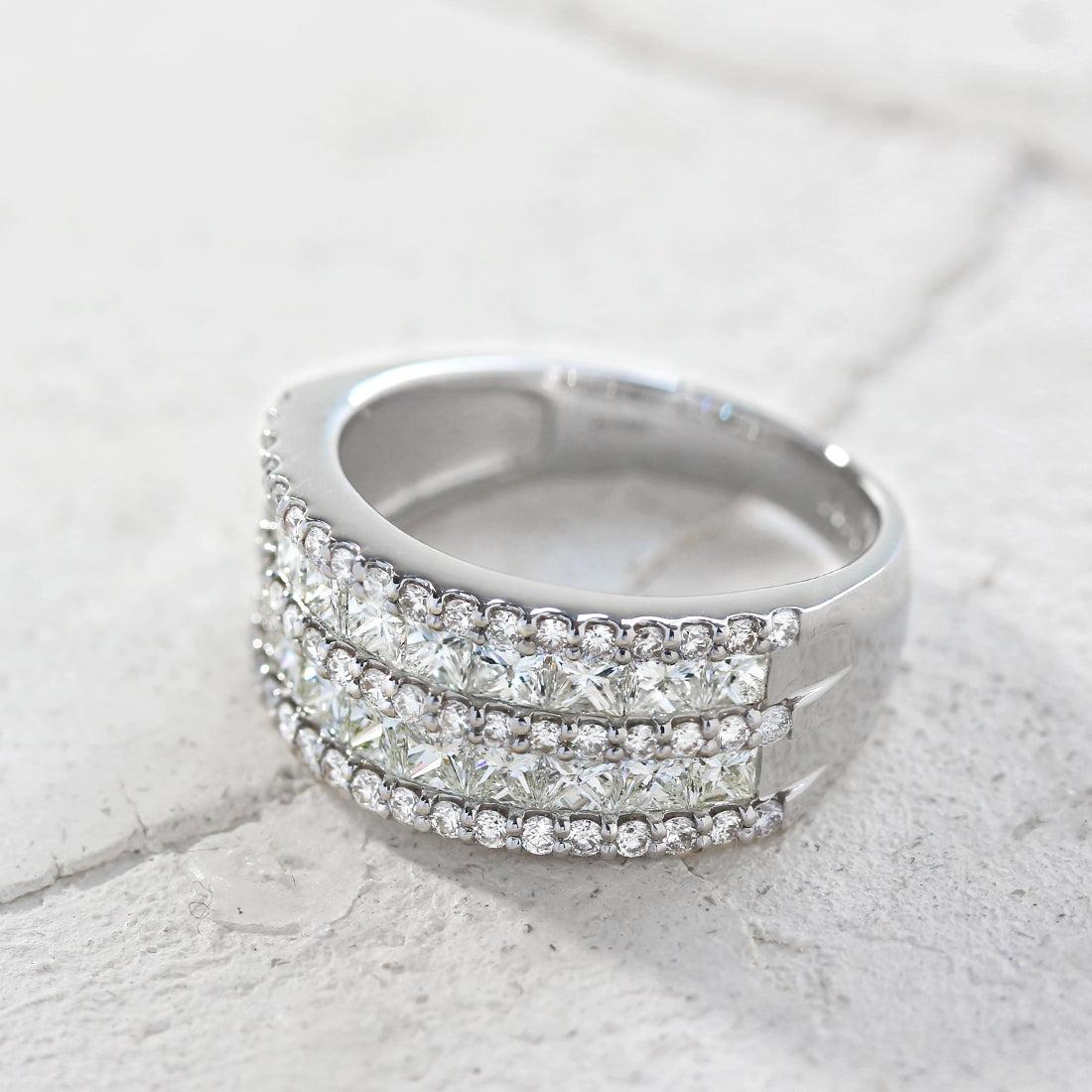 プリンセスカット＆ラウンド　ハーフエタニティダイヤモンドリング　PT