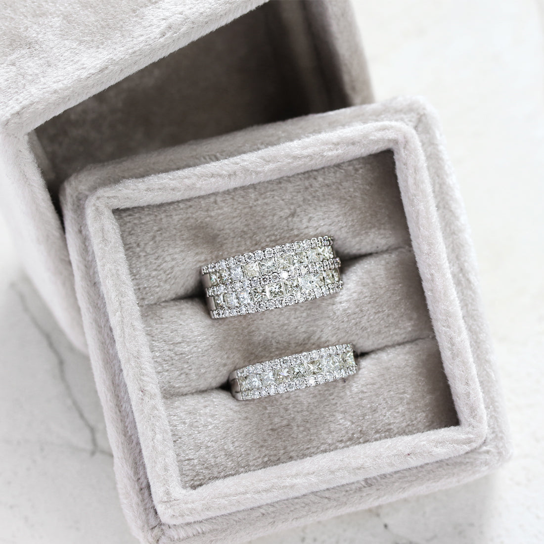 プリンセスカット＆ラウンド　ハーフエタニティダイヤモンドリング　PT