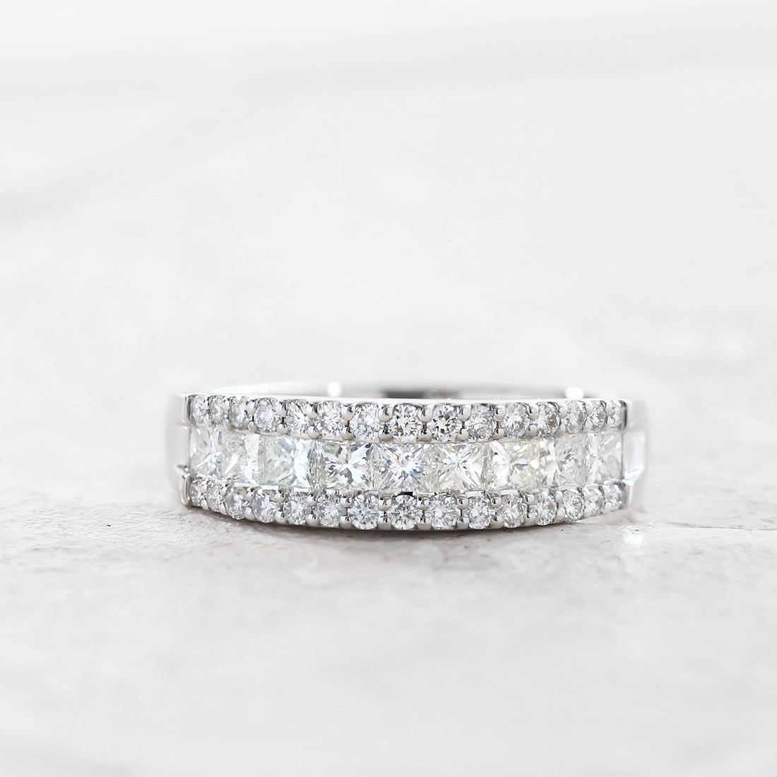 プリンセスカット＆ラウンド　ハーフエタニティダイヤモンドリング　PT