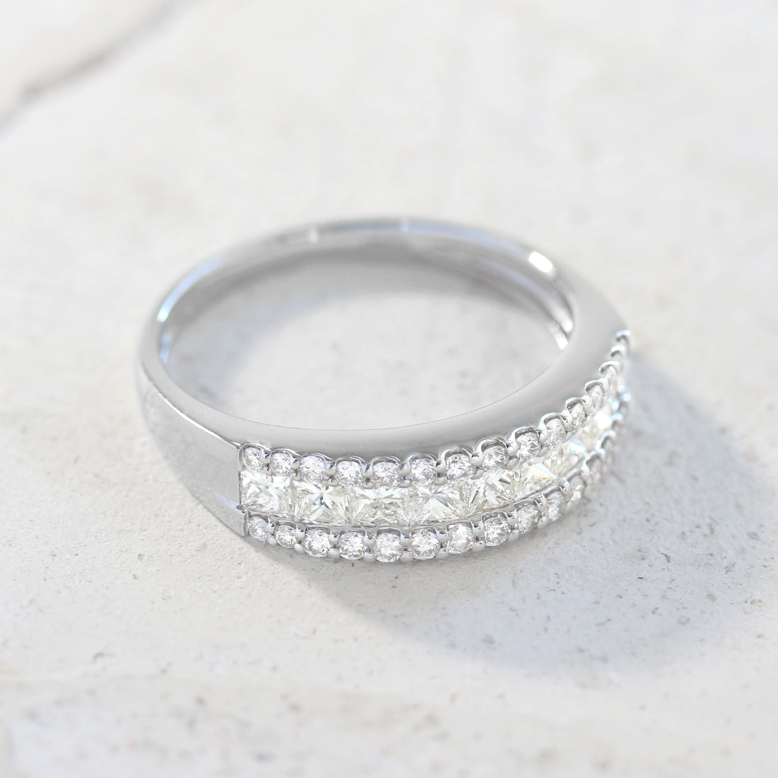 プリンセスカット＆ラウンド　ハーフエタニティダイヤモンドリング　PT