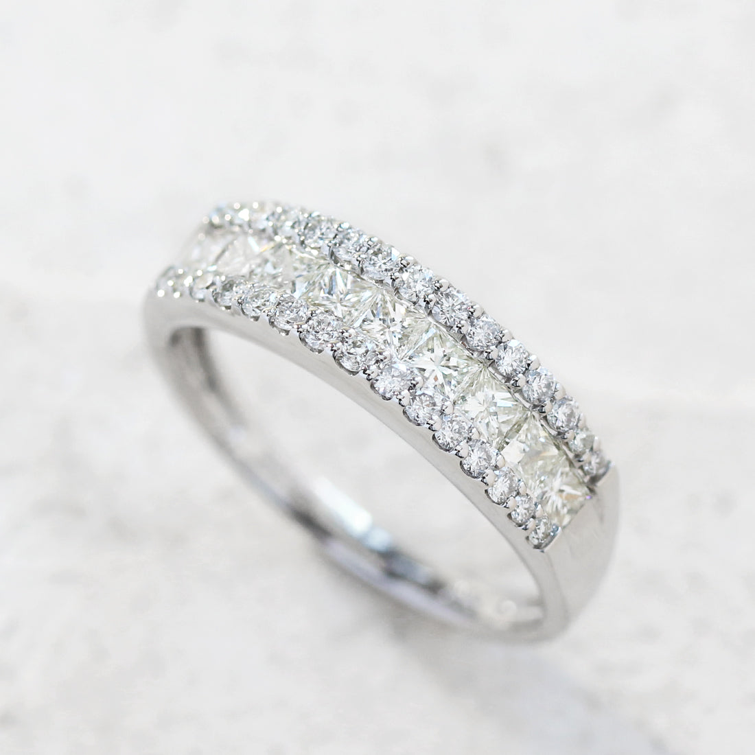 プリンセスカット＆ラウンド　ハーフエタニティダイヤモンドリング　PT