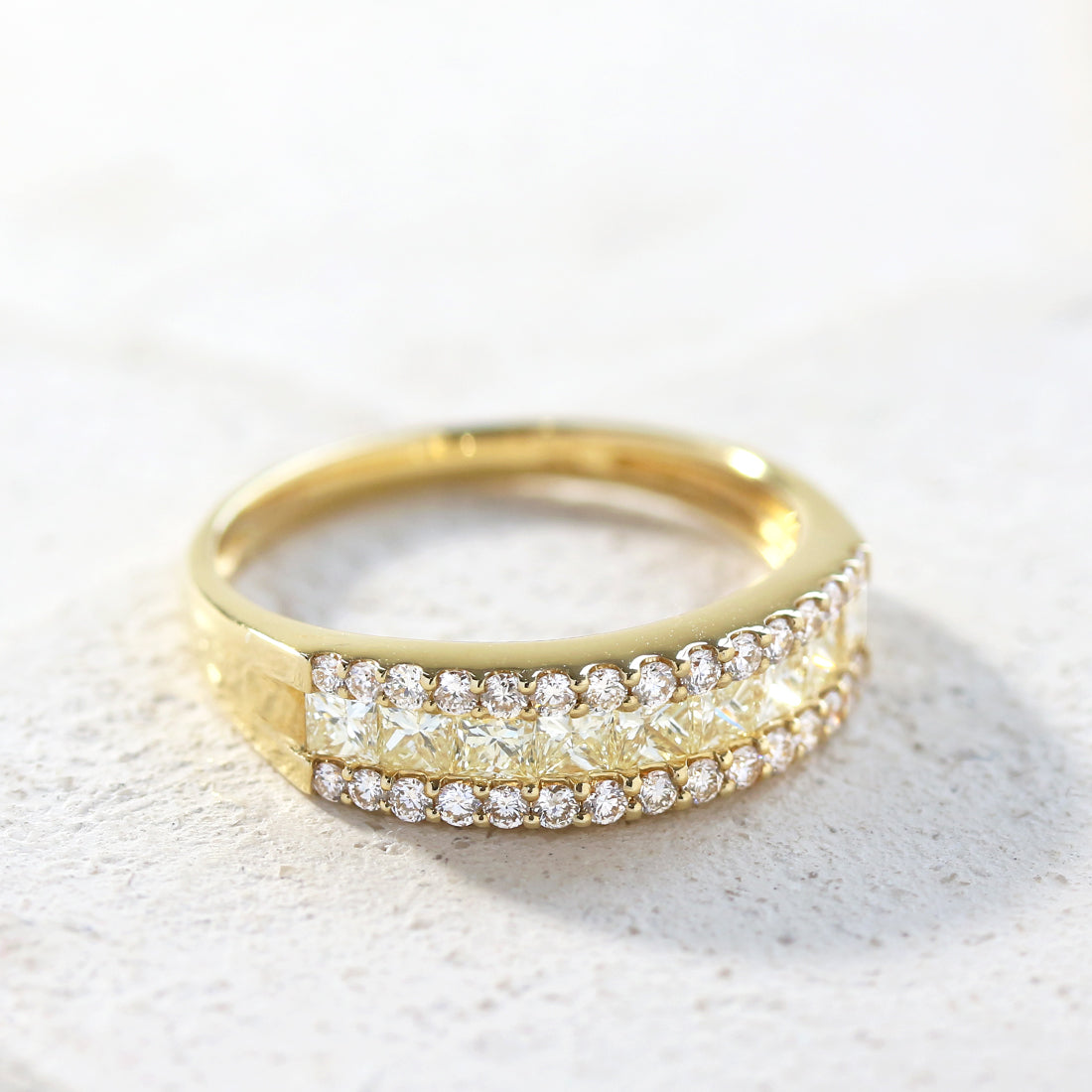 プリンセスカット＆ラウンド　ハーフエタニティダイヤモンドリング　YG