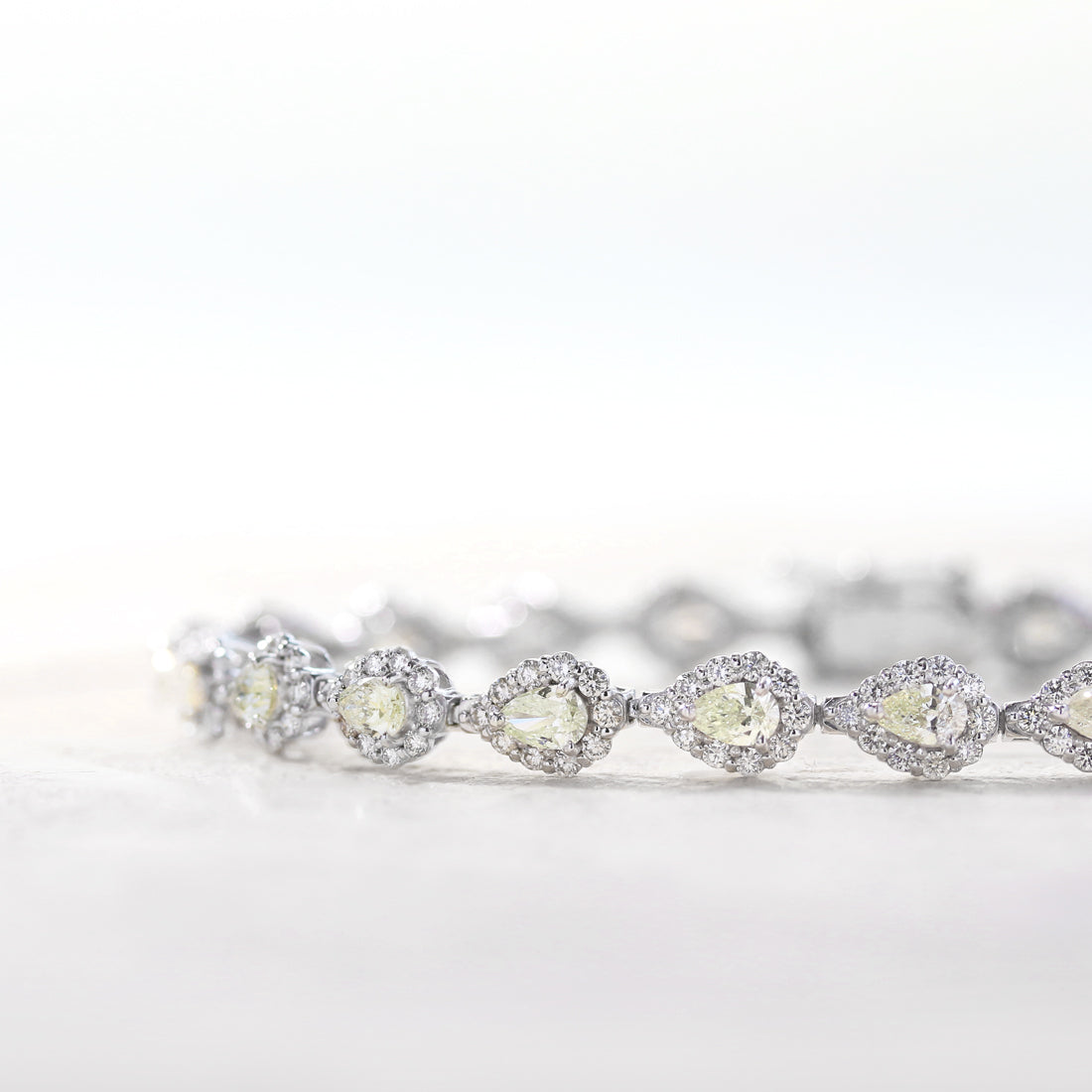 Etincelle -エタンセル - ペアシェイプ フルダイヤモンド　テニスブレスレット　PT