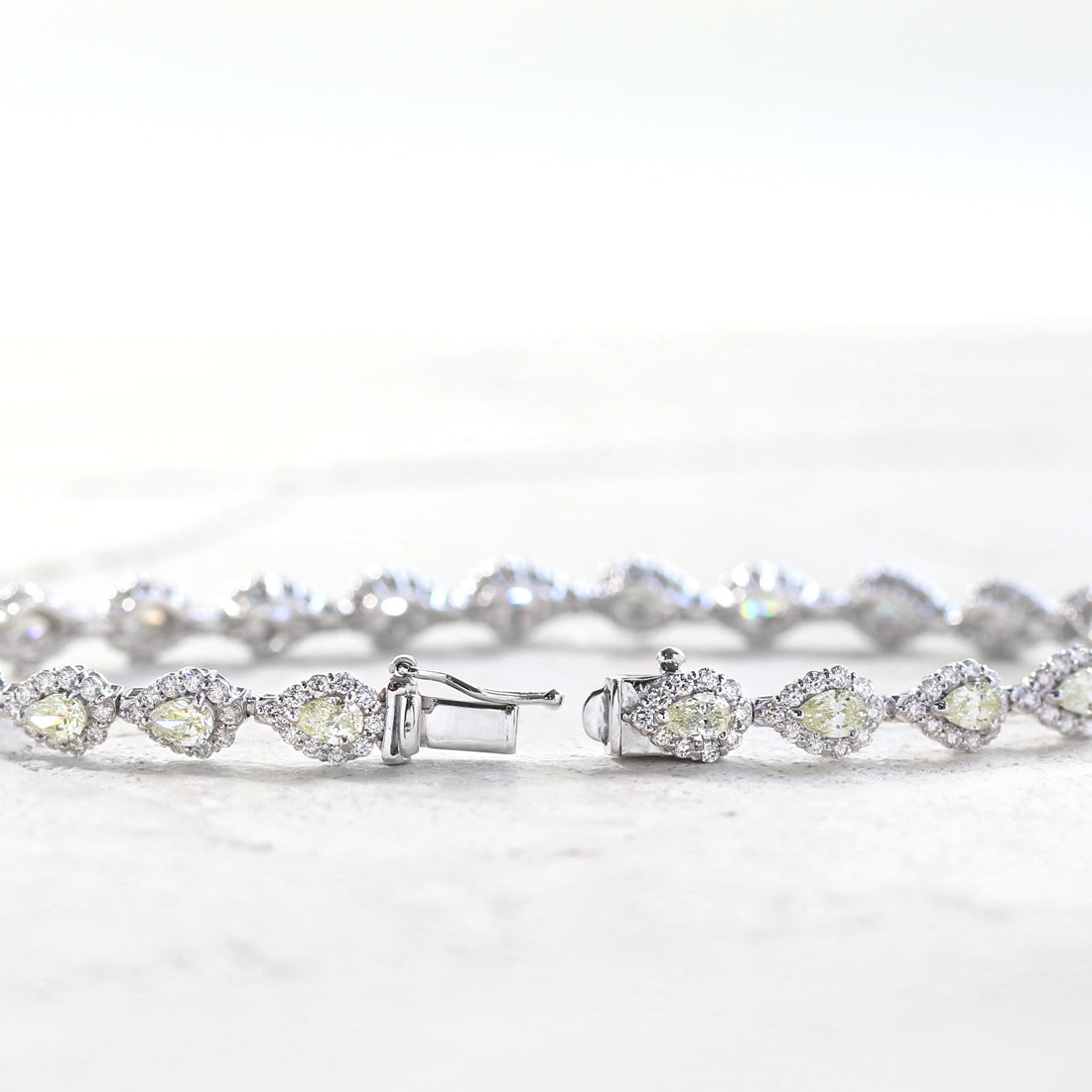 Etincelle -エタンセル - ペアシェイプ フルダイヤモンド　テニスブレスレット　PT