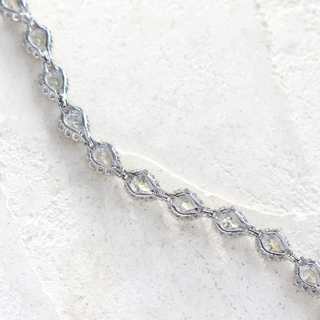 Etincelle -エタンセル - ペアシェイプ フルダイヤモンド　テニスブレスレット　PT