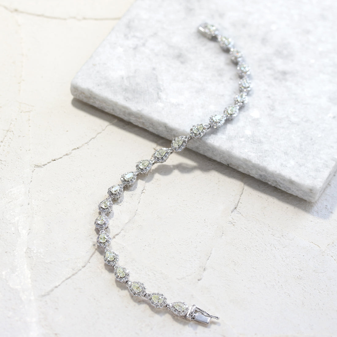 Etincelle -エタンセル - ペアシェイプ フルダイヤモンド　テニスブレスレット　PT