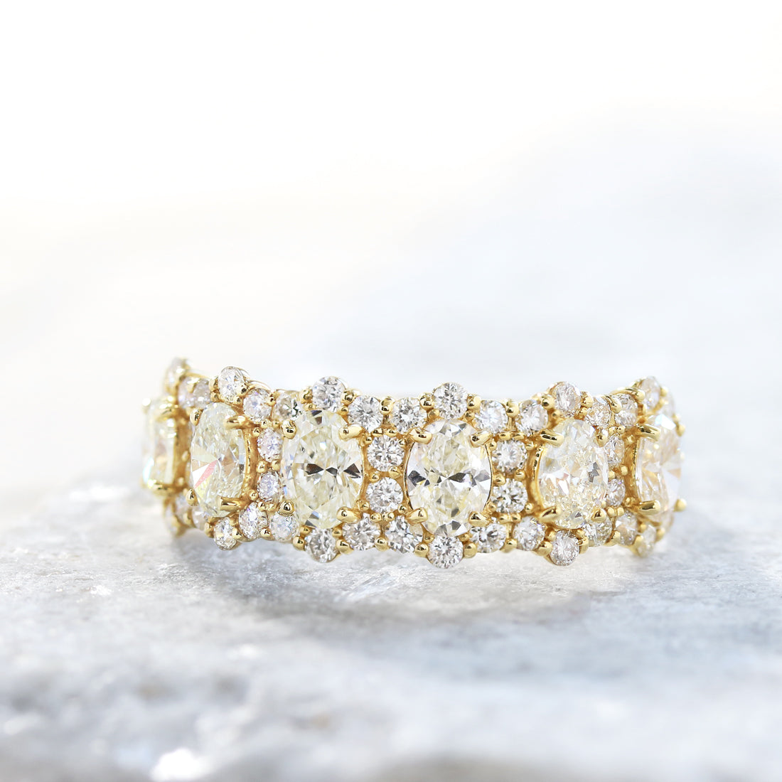 オーバルダイヤモンド　ハーフエタニティリング