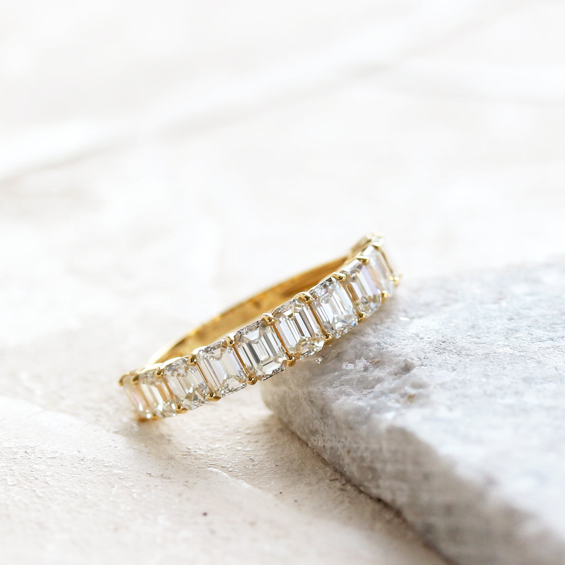 エメラルドカットダイヤモンド　ハーフエタニティリング