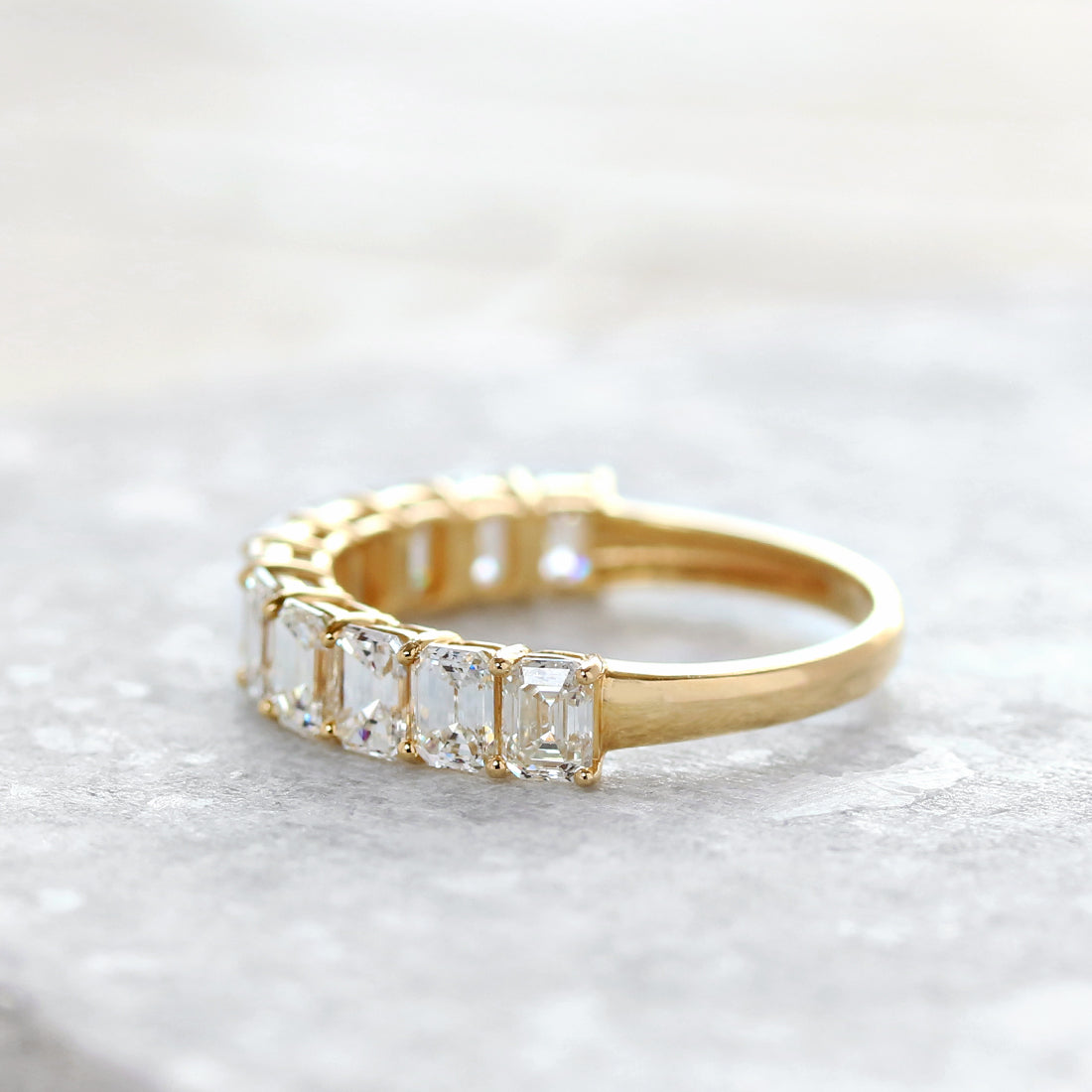 エメラルドカットダイヤモンド　ハーフエタニティリング