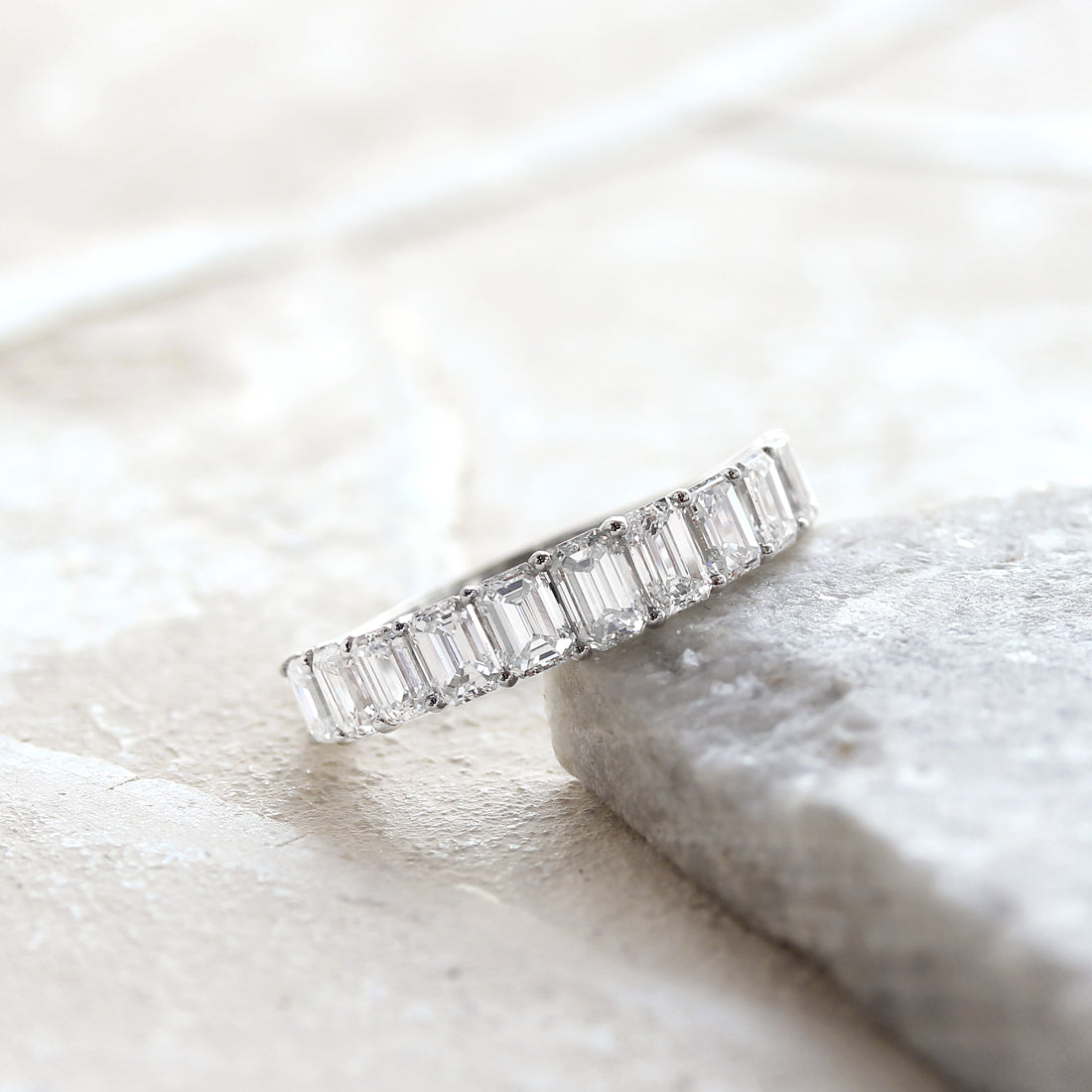 エメラルドカットダイヤモンド　ハーフエタニティリング