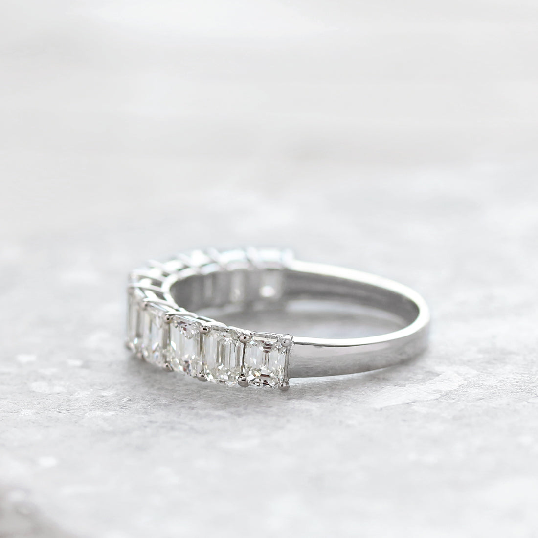 エメラルドカットダイヤモンド　ハーフエタニティリング