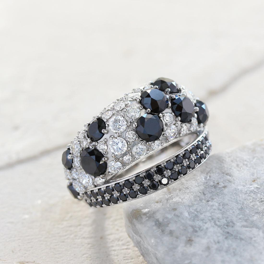 ブラック×ホワイトダイヤモンド パヴェリング PT