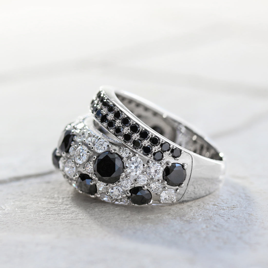 ブラック×ホワイトダイヤモンド パヴェリング PT