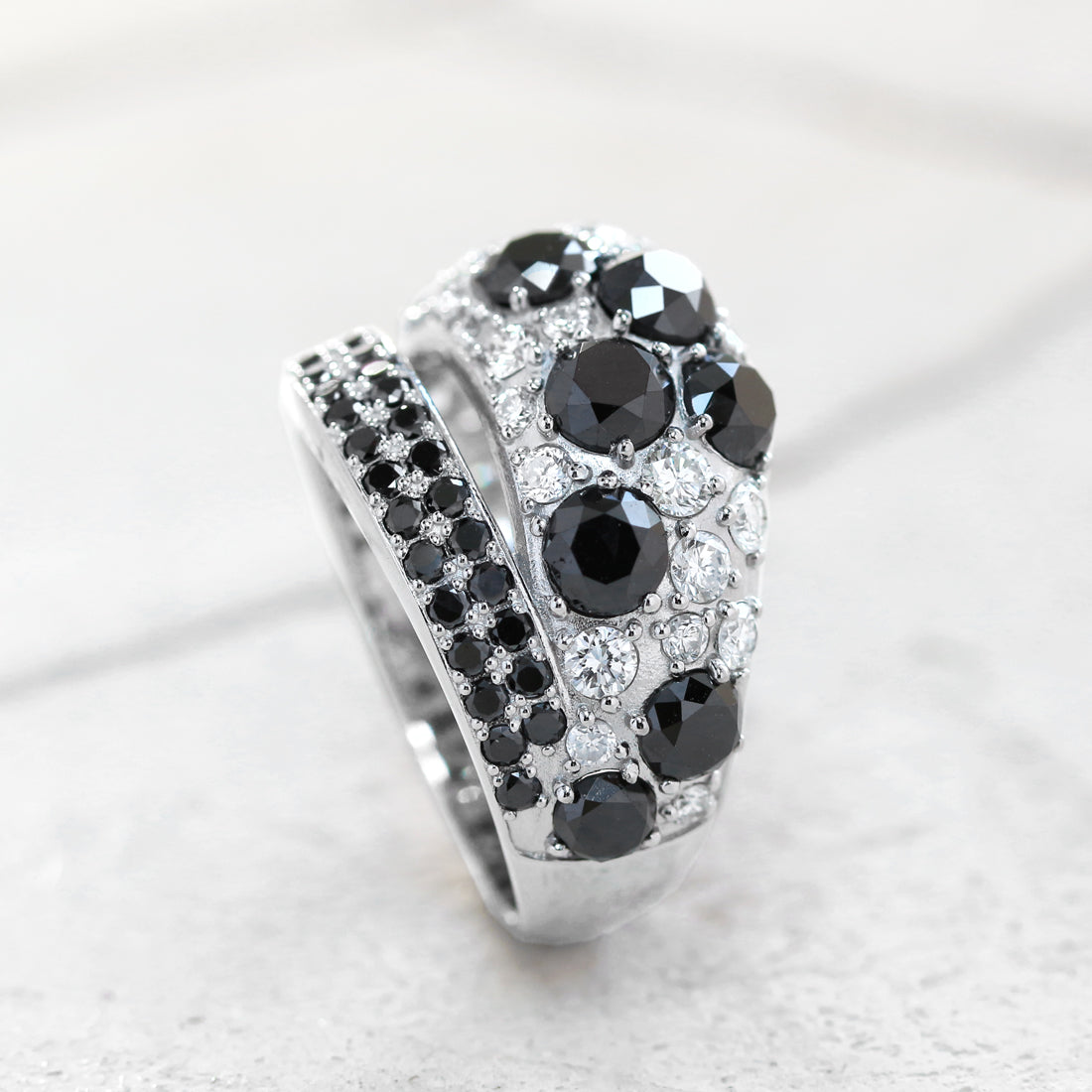 ブラック×ホワイトダイヤモンド パヴェリング PT